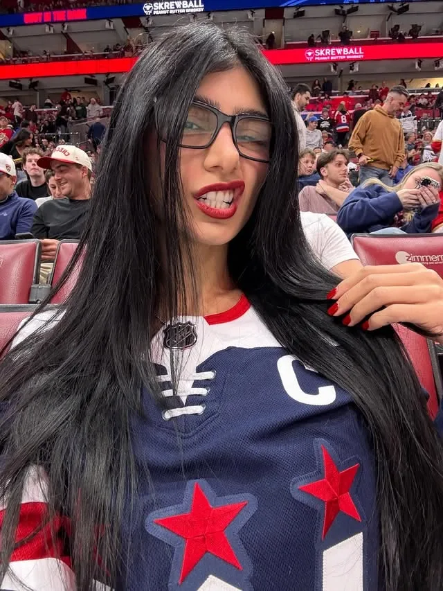Mia Khalifa Kimdir? | LoveinBUZZ Creator Profile 7 Mia Khalifa