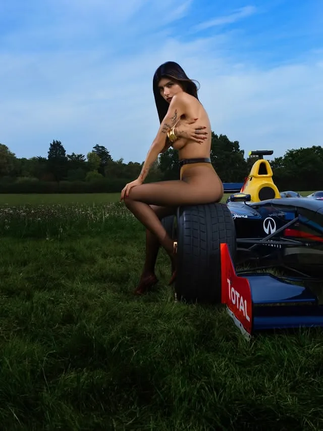Mia Khalifa Kimdir? | LoveinBUZZ Creator Profile 5 Mia Khalifa 4