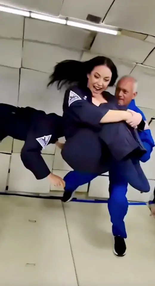 Angela White’tan Sınırları Zorlayan Hedef: “Uzayda İçerik Üretmek İstiyorum” 2 Angela White