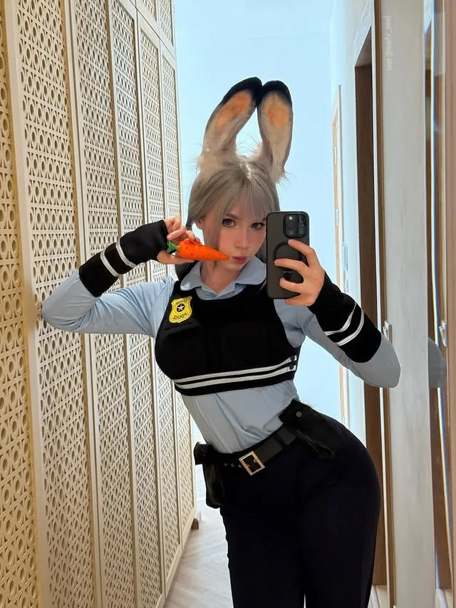Sweetie Fox Kimdir? | LoveinBUZZ Creator Profile 6 Sweetie Fox Kimdir